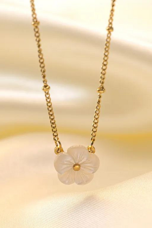 White Flower Pendant Necklace - Case Collection Clothing